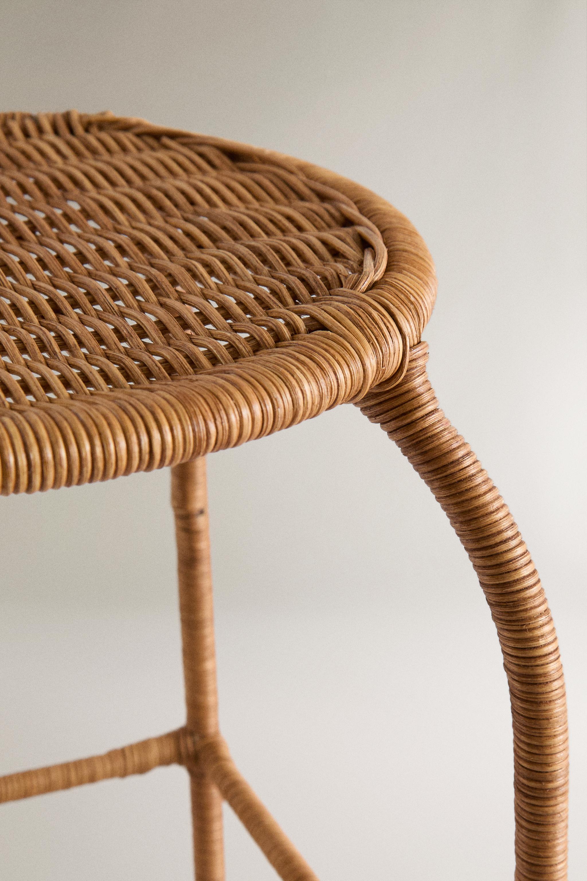 TABOURET ROTIN